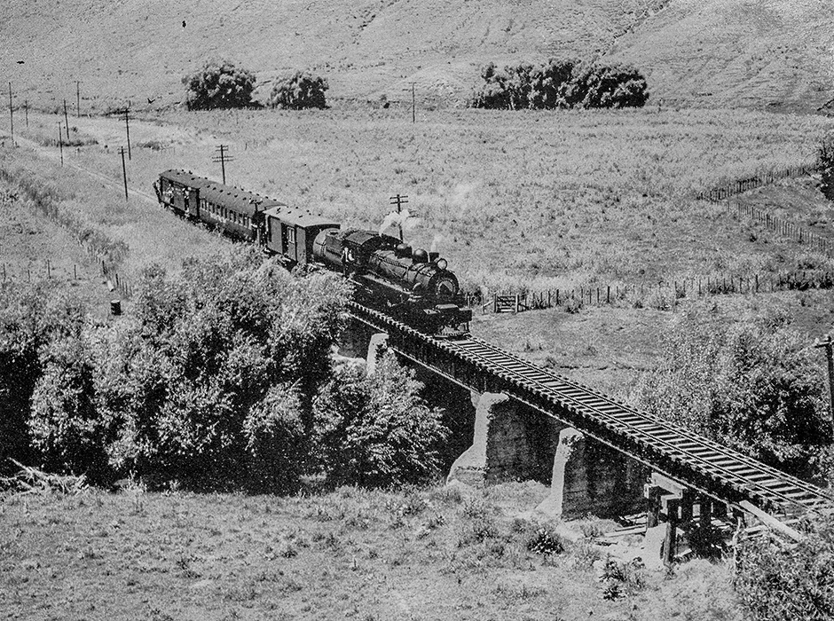 Mahaki Bridge 1953 with East Coast Rail Tour special